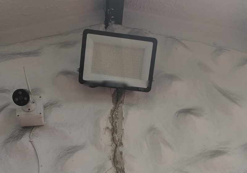 Grieta en la culata de la fachada de una casa de un piso en el sur de Cali, evaluada tras el sismo de 2026